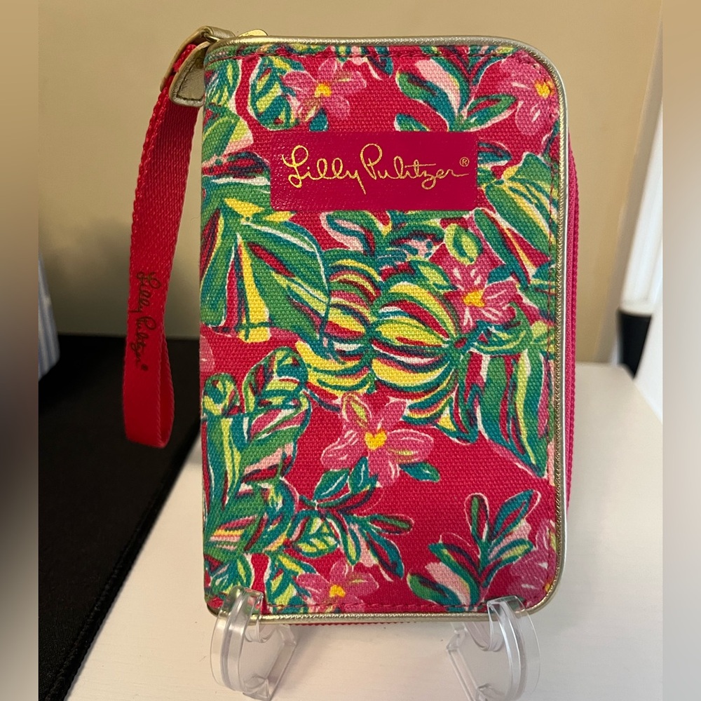 Lilly Pulitzer Red and Green Wallet Vibrant Tropical Design